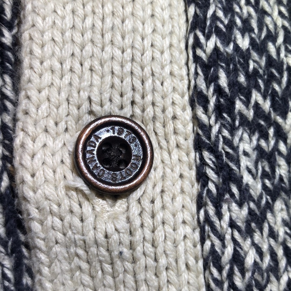 ROOTS button  up Cabin Cardigan sweater - Picture 5 of 6